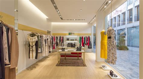 Garments Showroom Interior Design For Ladies Boutique Garment Shop ...