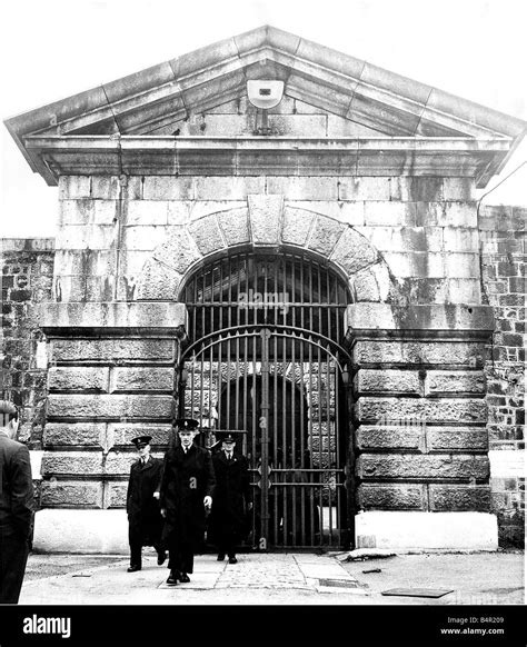 Prisons Dartmoor July 1963 The inner gate of the Dartmoor Prison ...