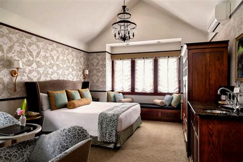 Indulge in Luxury: Top 10 Unique Places to Stay in Victoria BC | For Two, Please