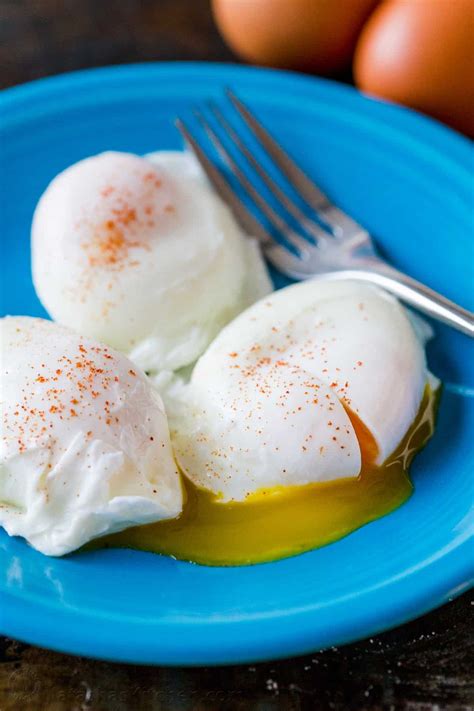 Poached Eggs - Perfect Every Time! (VIDEO) - NatashasKitchen.com