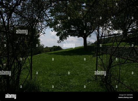 Grassy knoll hi-res stock photography and images - Alamy