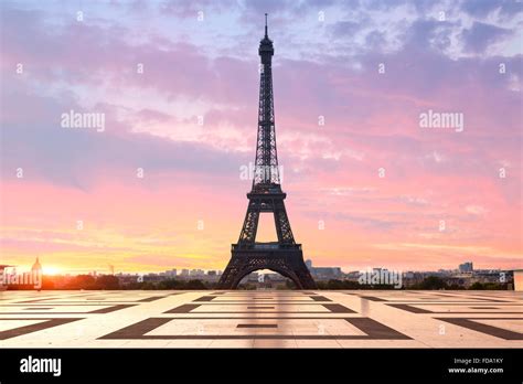 Paris, Eiffel tower at sunrise Stock Photo - Alamy