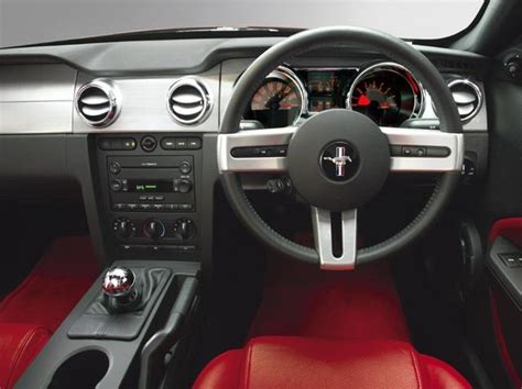 2005 ford mustang interior photos