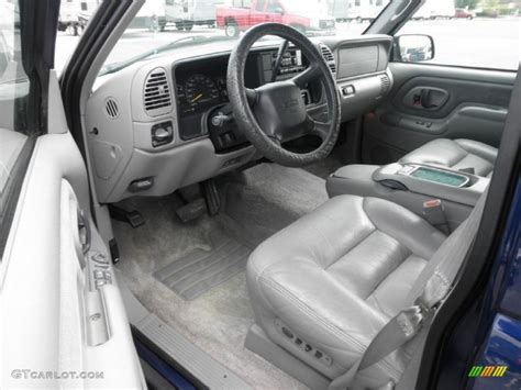 1998 GMC Suburban 1500 4x4 interior Photo #63001595 | GTCarLot.com