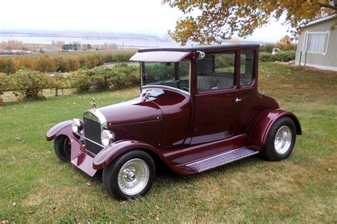 1926 FORD MODEL T CUSTOM COUPE - Front 3/4 - 189541