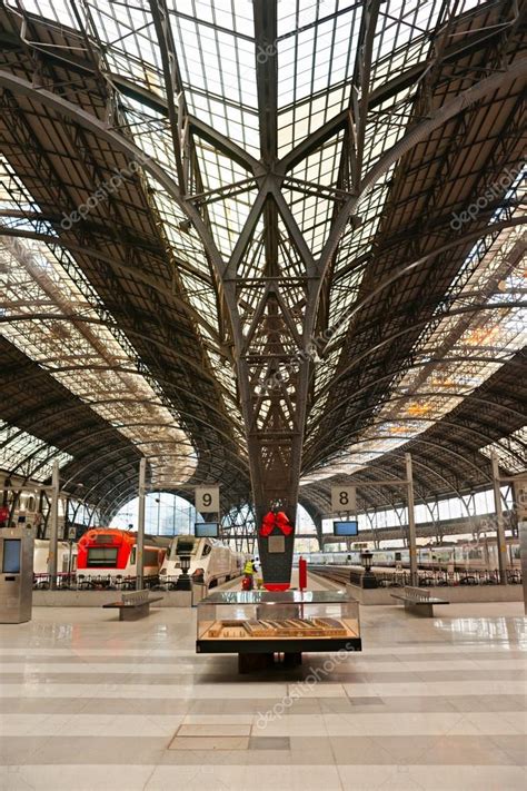 Structure and roof of the train station. Barcelona. Art Nouveau — Stock Photo © masterlu #12236832