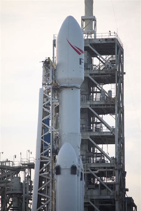 Photos: Falcon Heavy in position for first test launch – Spaceflight Now