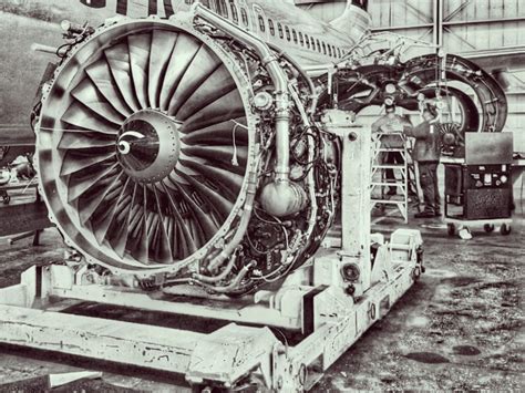 Engine change on Boeing 737. | Boeing 737, Boeing, Engineering