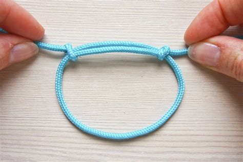 Simple Sliding Knot - | Slip knot bracelets, Sliding knot bracelet, Knot bracelet diy