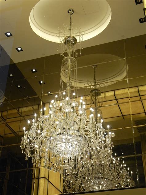 File:HK TST Hanoi Road K11 香港凱悅酒店 Hyatt Regency night hotel lobby hall ceiling chandelier.JPG ...