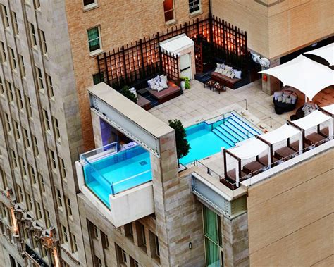 Marriott Marquis Houston debuts Texas-shaped pool in grand opening