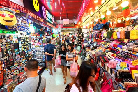 Singapore: Bugis Street Market Editorial Photography - Image of holiday ...