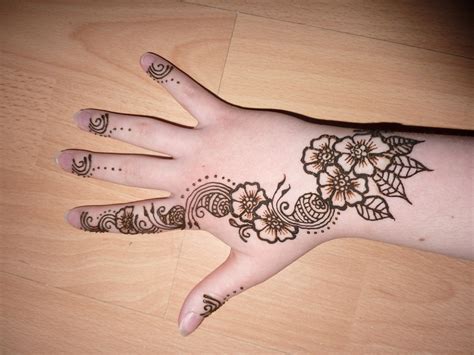 Simple Henna Designs | Download cool HD wallpapers here.