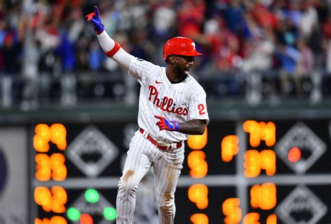 Report: Former Philadelphia Phillies Andrew McCutchen Signs Free Agent ...