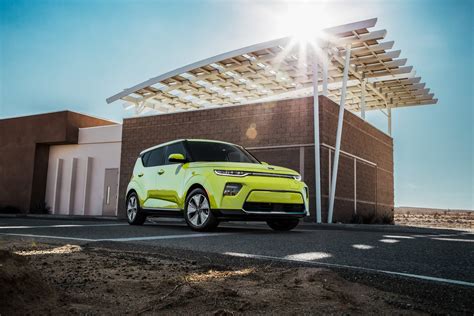 2020 Kia Soul EV Shocks LA With 64 kWh Battery and Acid Paint - autoevolution