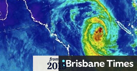 Cyclone Oma first to close in on Brisbane in almost 30 years