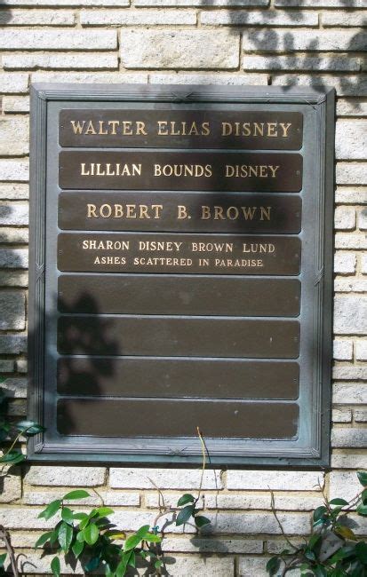 Walt Disney Gravesite | Famous graves, Famous tombstones, Cemetery ...