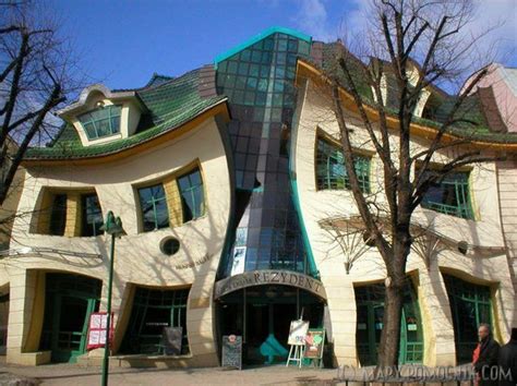 100 Unusual Houses from Around the World.