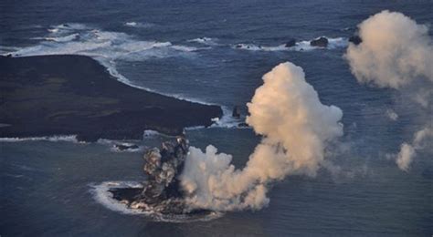 Volcano raises new island far south of Japan | Inquirer News