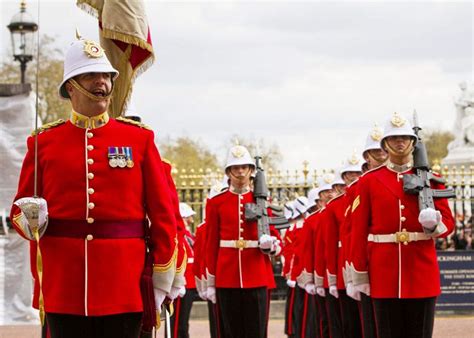 Royal Gibraltar Regiment takes over ceremonial duties at Buckingham Palace — MercoPress