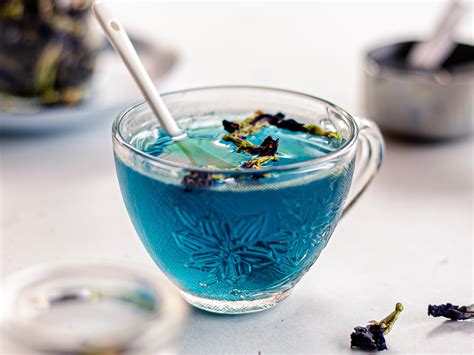 Butterfly Pea Tea Recipe (Two Ways) | Foodaciously