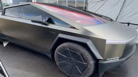 Tesla Cybertruck Wrap Wars Continue - This Time With Stunning Chrome ...