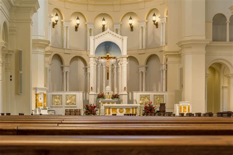 White and Brown Church Interior · Free Stock Photo