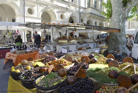 St Remy de Provence Market - Curious Provence