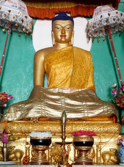 Dosiero:Buddha Bodhgaya.JPG - Vikipedio