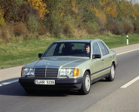 The Mercedes-Benz 124 Was First Revealed 35 Years Ago!