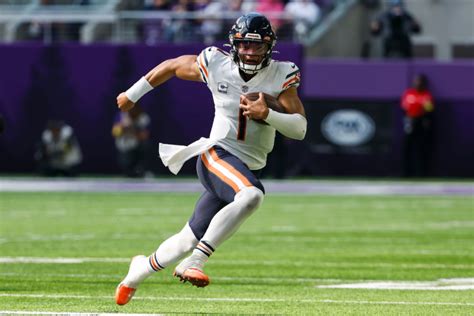 Justin Fields 40 Time: How Fast is the Chicago Bears QB?