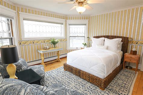 Romantic Bed and Breakfast Near Me | 2W Lake | Skaneateles NY