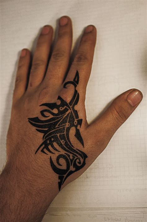 Tattoo Simple in Hand for Women and Men