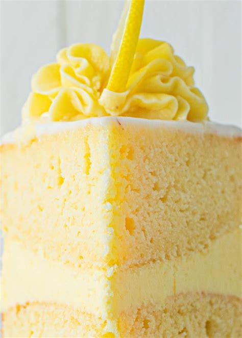 Delicious Lemon Sponge Cake - www.thescranline.com