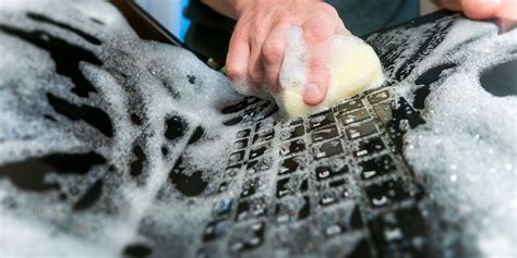 How to Clean Your Keyboard and Sterilize Viruses and Bacteria