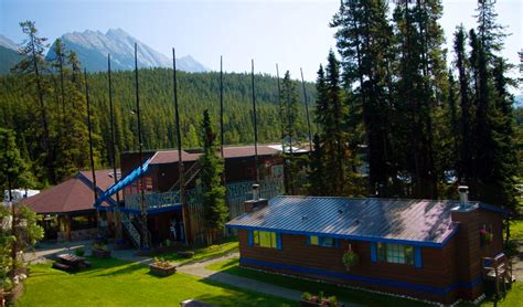 Sunwapta Falls Rocky Mountain Lodge | Tourism Jasper