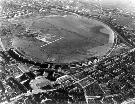 File:Berlin Tempelhof Airport aerial photo c1948.jpg - Wikimedia Commons