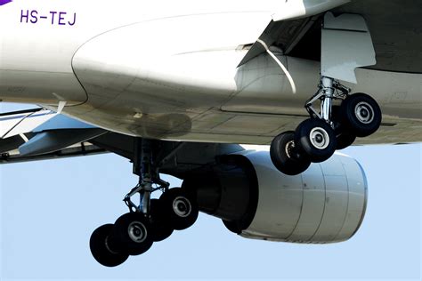 Thai Airways Airbus A330-322 main landing gear HS-TEJ MSN … | Flickr