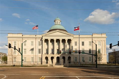 Old Captiol Building - Visit Mississippi