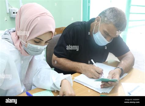 Rafah, The Gaza Strip, Palestine. 29th Aug, 2021. A health worker ...