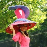 Ascot Trend Report: Stuffed-Bird Hats Are All the Rage | Horse race hats, Crazy hats, Hats