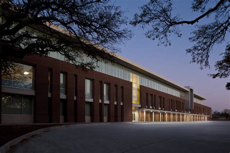 Baton Rouge Magnet High School – Chenevert Architects