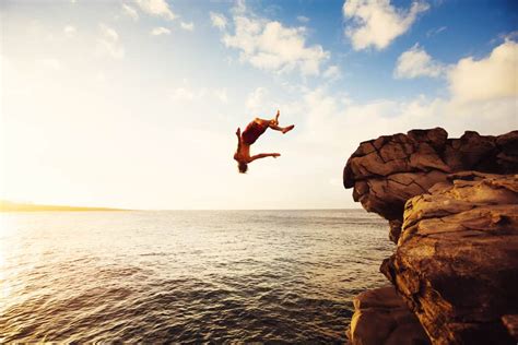 Dream of Falling Off A Cliff? (13 Spiritual Meanings)