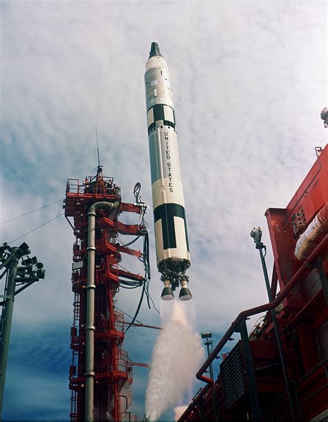 File:Gemini-Titan 11 Launch - GPN-2000-001020.jpg - Wikimedia Commons