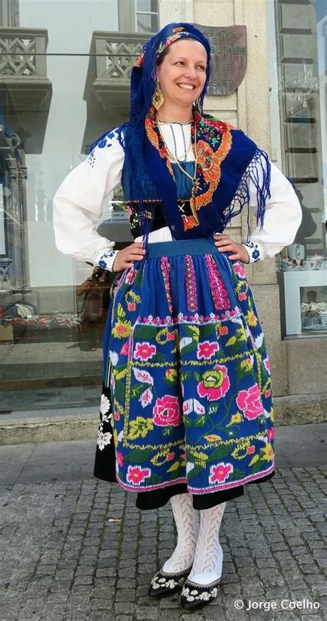 Traditional Northern Portugal costume | Traditional outfits, Portuguese ...