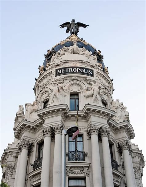 Edificio Metropolis, Madrid's Most Famous Building