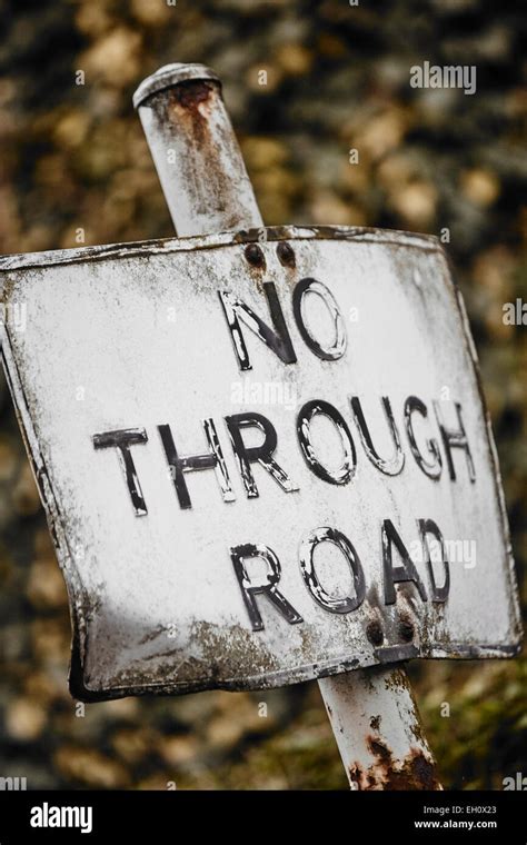 No through road sign hi-res stock photography and images - Alamy