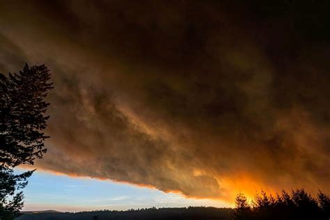 10 otherworldly photos of the Western wildfires | The Week