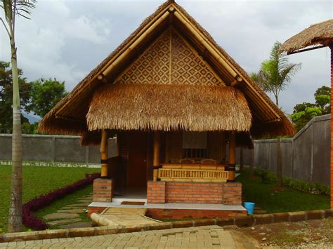 Desain Saung Kayu Ala Rumah Adat : Rumah Kayu Panggung di Pedesaan. Sawah di pedesaan ...