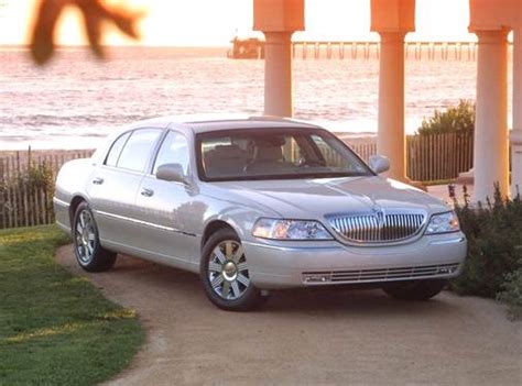 Used 2003 Lincoln Town Car Signature Sedan 4D Prices | Kelley Blue Book